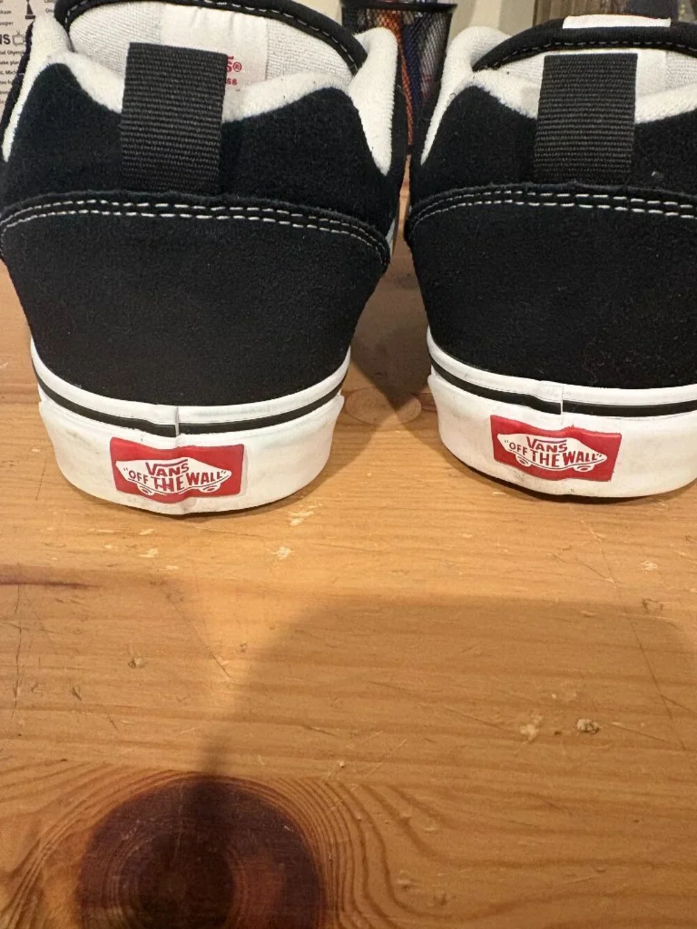 VANS - Knu Skool Black and True White / Retro / Suede